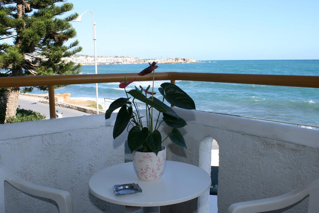 Blue Bay Apartments خيرسونِسوس المظهر الخارجي الصورة
