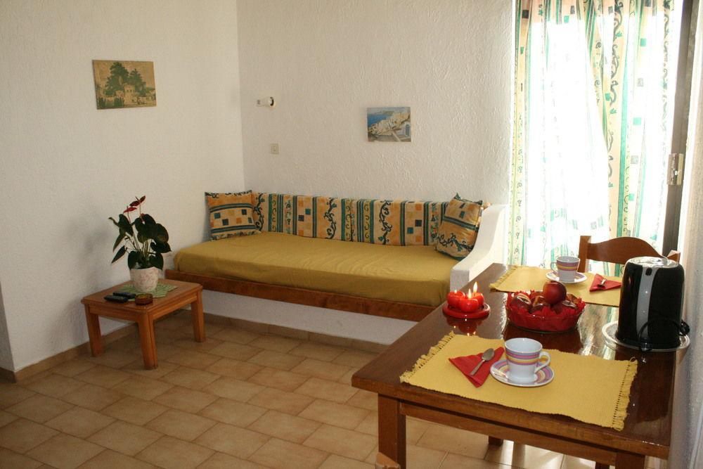 Blue Bay Apartments خيرسونِسوس المظهر الخارجي الصورة
